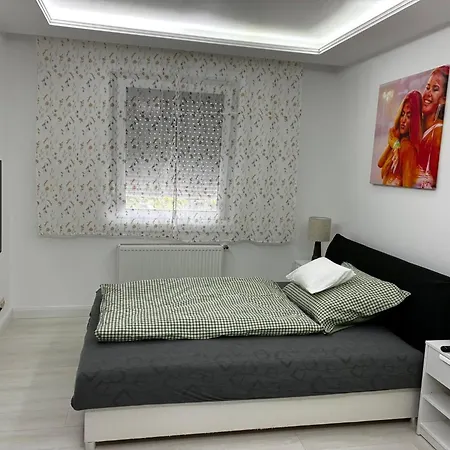 Bezso Apartment *
